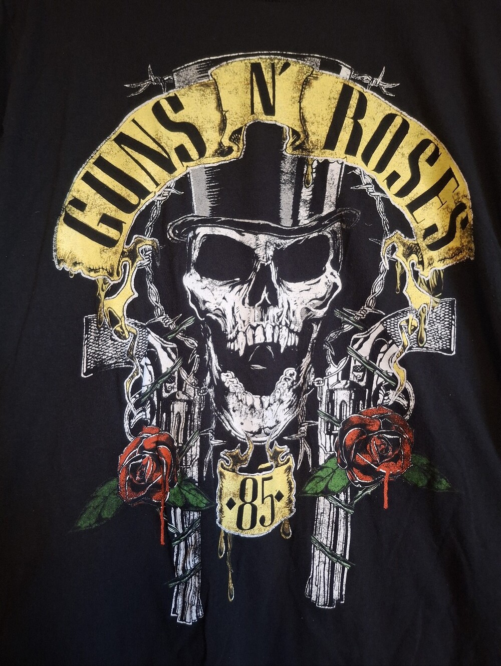 Guns N' Roses Skull & Roses Graphic Tee